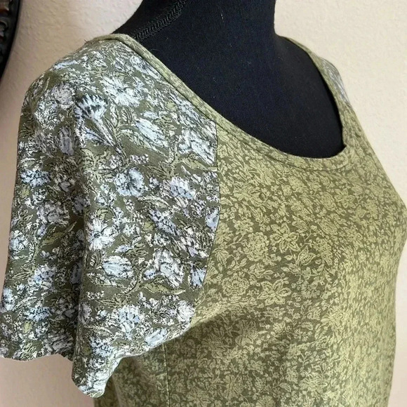 Lucky Brand Women’s Green Floral Short Sleeve Top Size Medium - Picture 11 of 13